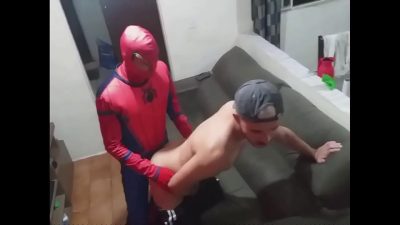 Bị spider man thông lỗ đít trong ngày lễ hóa trang