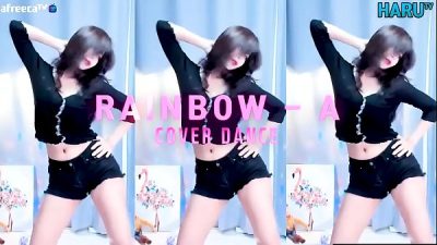 Nữ idol mình dây mặc quần bó sát bẹn nhảy sexy