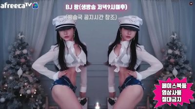 Siêu nứng khi nhìn nữ idol mặc đồ cảnh sát thiếu vải nhảy sexy