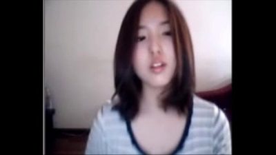 Thiếu nữ tuổi teen lên cam show hàng cho các bạn ngắm